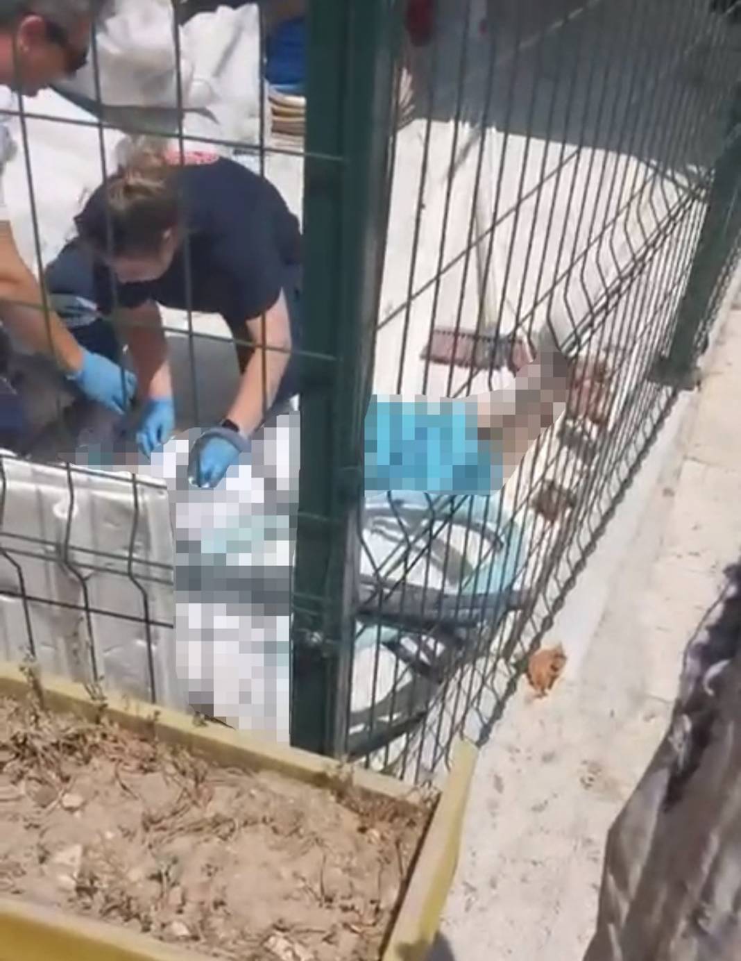 Yarı çıplak sokağa çıkan kadın hayatını kaybetti! 1